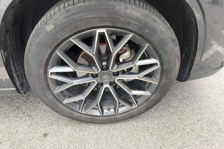 Used CHANGAN OSHAN Z6 2023 Blue Whale 1.5T DCT Smart Luxury Model Right Front Wheel Hub