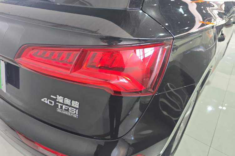 Used Audi Q5L 2018 40 TFSI Prestige Edition China VI Emission Standard Right Rear Taillight