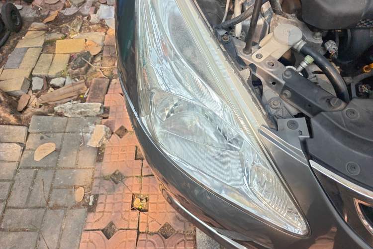 Used Nissan Tiida 2011 1.6L CVT Smart Version Right Front Headlight