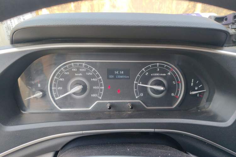 Used SAIC MAXUS Xintu V80 2024 Value Edition City Distribution King 6MT Long Wheelbase High Roof 127 Ps 3 Seats
