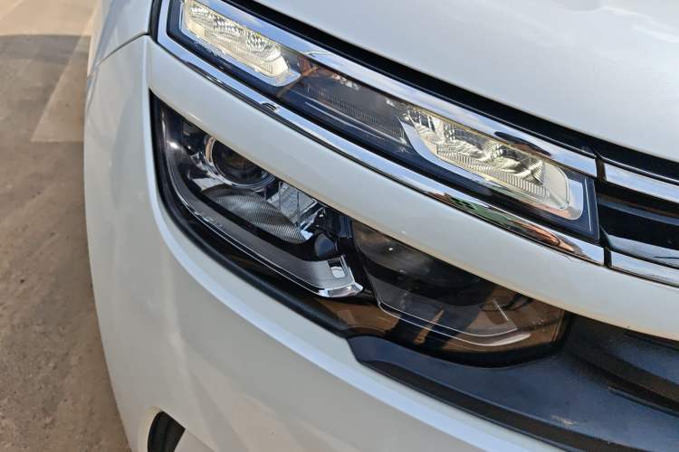 Used Citroen C5 AIRCROSS 2019 350THP Enjoyment Model China V Standard Right Front Headlight