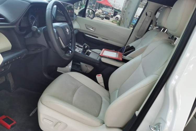 Used Toyota SIENNA 2024 2.5L Hybrid Luxury Edition Left Front Seat