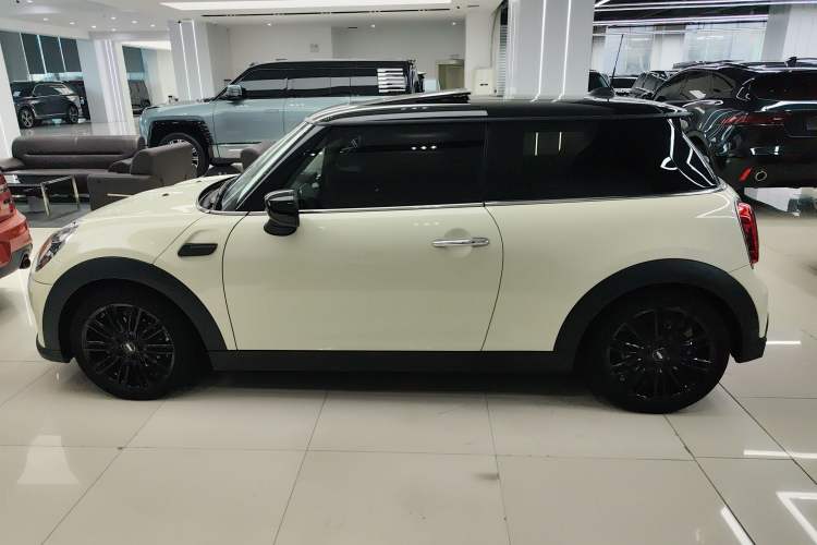 Used MINI MINI 2022 1.5T COOPER Artist
