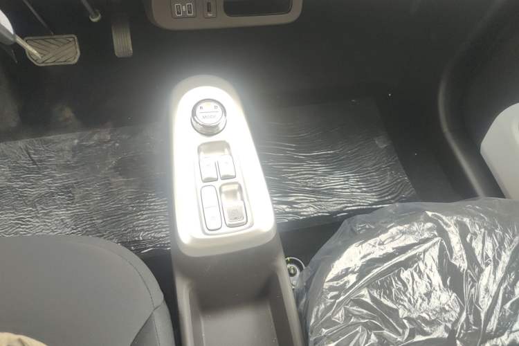 Used CHANGAN NEVO Lumin 2026 Model Treasure Edition 205km Passionate Beige Ningde Gear Lever