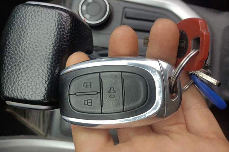 Used SAIC MAXUS T70 2021 2.0T Diesel Automatic 4x4 Elite Version with Long Bed and High Ground Clearance
