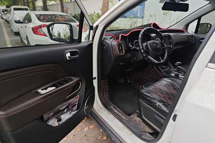 Used GAC Trumpchi GS3 2017 150N Automatic Elite Edition Driver Seat