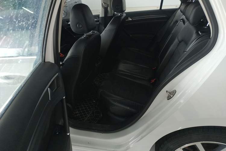 Used Volkswagen Golf 2018 230TSI Automatic Luxury Version
