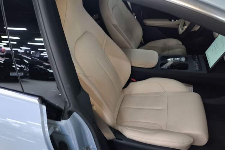 Used Nio ET5 2024 75 kWh Right Front Seat