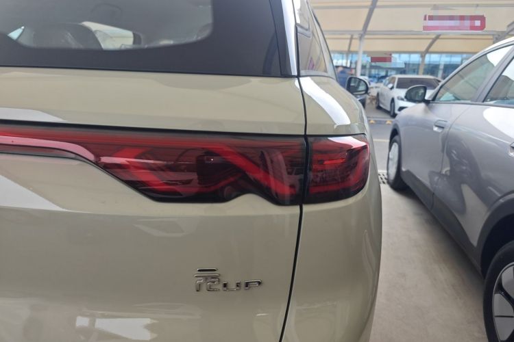 Used BYD Yuan UP 2025 Model 301KM Leading Version Exterior 3