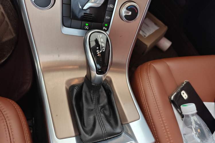 Used Volvo XC60 2015 T5 Smart Edition Gear Lever