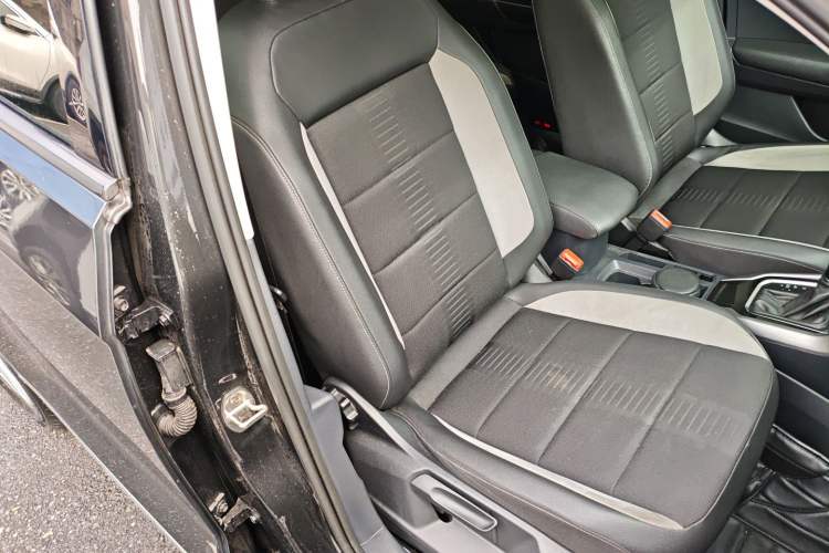 Used Volkswagen T-ROC 2018 230TSI DSG Two-Wheel Drive Advanced Version China V Standard