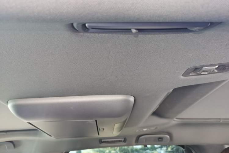 Used Toyota Granvia 2022 2.5L Hybrid Flagship Edition
