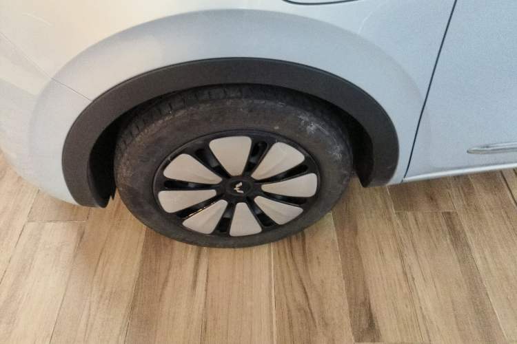 Used Wuling Bingo 2025 410 km Lingxi Deluxe Edition Left Front Wheel Hub