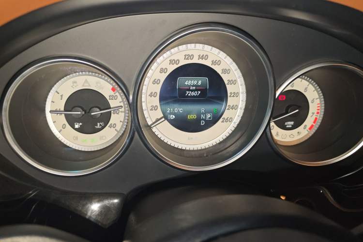 Used Mercedes-Benz CLS 2017 CLS 320 Elegant Edition Odometer Close Up