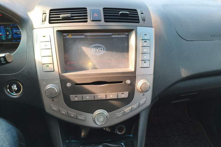 Used BYD S6 2013 Jingyue Edition 2.0L Manual Luxury Model 5 Seats