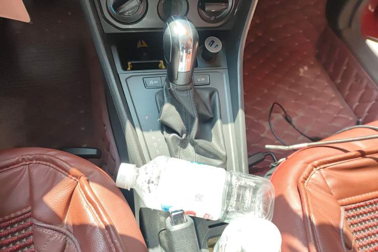 Used Volkswagen Gran Lavida 2015 1.6L Automatic Fashion Edition Gear Lever