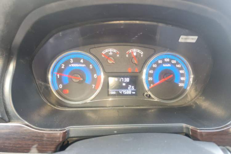 Used Dongfeng Fengon 360 2015 1.5L Manual Luxury Model 5 Seats China IV Standard