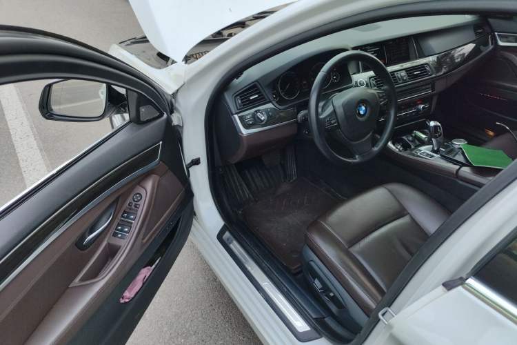 Used BMW 5 Series 2014 525Li Luxury Design Package Driver Seat