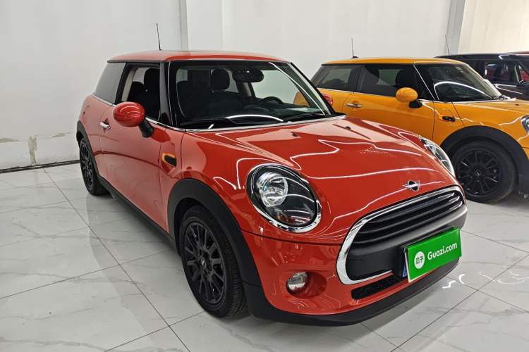 Used MINI 2018 1.5T ONE PLUS Front Right 45 Deg