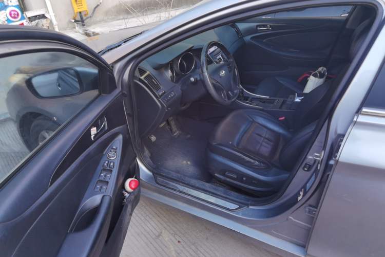 Used Hyundai Sonata 2011 2.0L Automatic Luxury Edition
