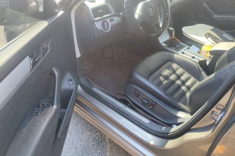 Used Volkswagen Passat 2014 1.8TSI DSG Prestige Navigation Edition Driver Seat