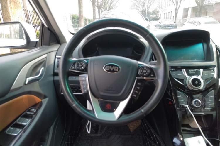 Used BYD Qin New Energy 2016 Qin EV300 Prestige Model Steering Wheel