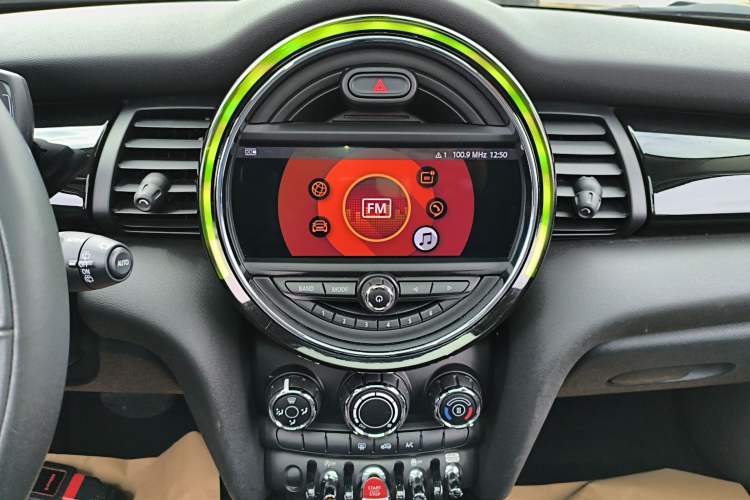 Used MINI 2019 1.5T COOPER Classic Edition Five-Door Version Audio And AC Panel