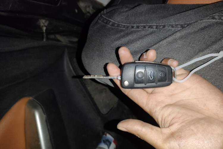 Used Huanghai Xianglong 2015 2.8T N1S Two-Wheel Drive Sport Edition JE493ZLQ4CB Vehicle Key