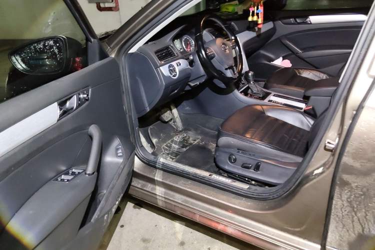 Used Volkswagen Passat 2015 1.8TSI DSG Prestige Edition Driver Seat