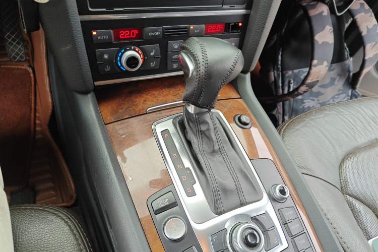Used Audi Q7 2014 35 TDI Sport Edition Gear Lever