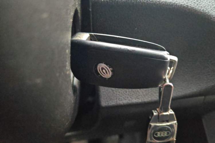 Used GAC Gonow GX6 2015 2.4L Two-Wheel Drive Elite Edition
