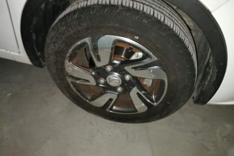 Used Baojun 310W 2017 1.5L Manual Fashion Edition China VI Right Front Wheel Hub