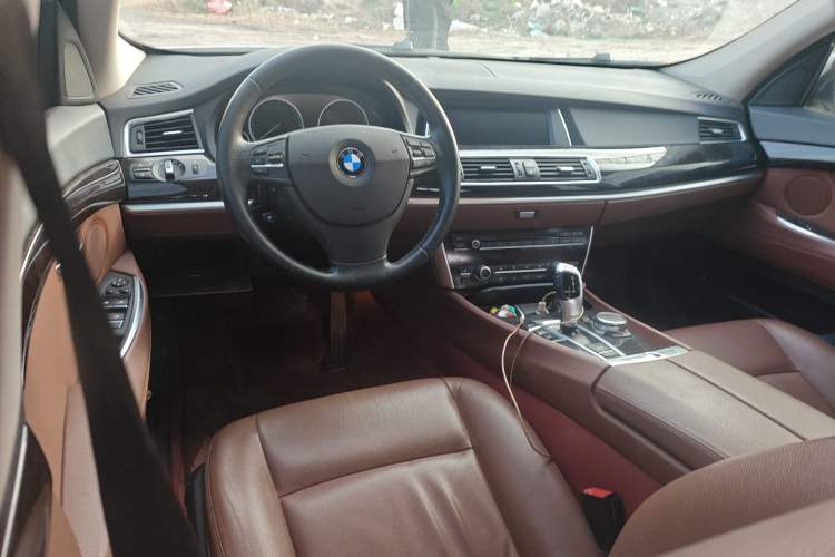 Used BMW 5 Series GT 2015 528i Leading Model
