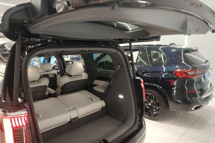 Used Zeekr 009 2022 WE Edition Trunk