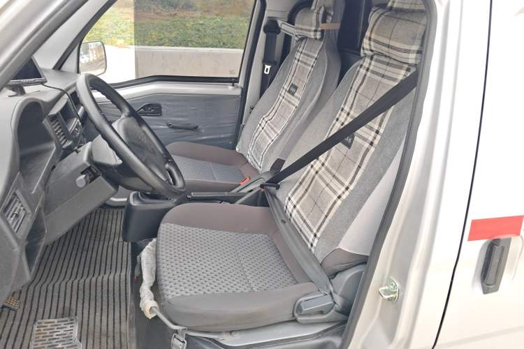 Used Wuling Zhiguang 2023 1.5L Utility Version with Enclosed Windows 2 Seats