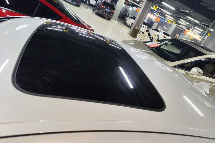 Used BMW 5 Series 2014 528Li Leading Model
