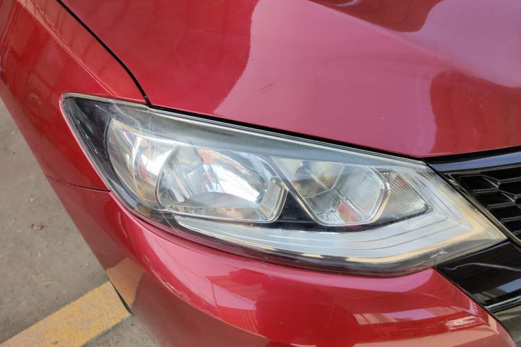 Used Nissan Tiida 2016 1.6L CVT Cool Dynamic Edition Right Front Headlight