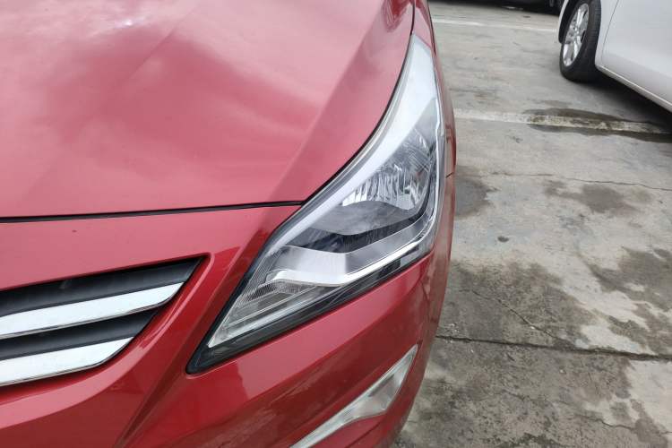 Used Hyundai Verna (older generation) 2016 1.4L Manual Smart GLS Trim Left Front Headlight