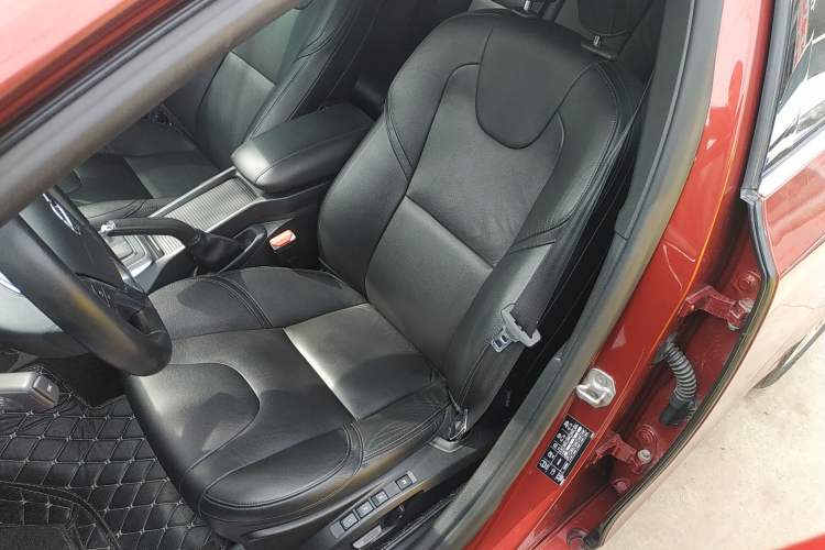 Used Volvo V40 2015 1.6T Zhiya Edition Left Front Seat