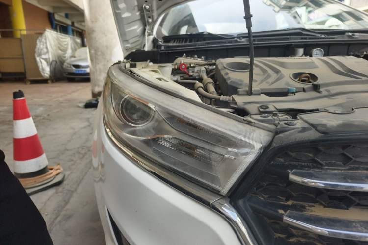 Used Bestune B50 2016 1.6L manual Comfort trim level Right Front Headlight