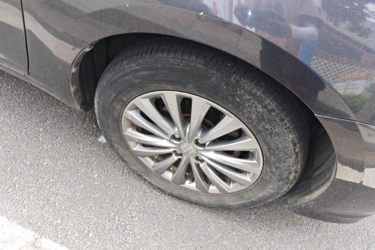 Used Suzuki Alivio 2015 1.6L Manual Comfort Model Right Front Wheel Hub