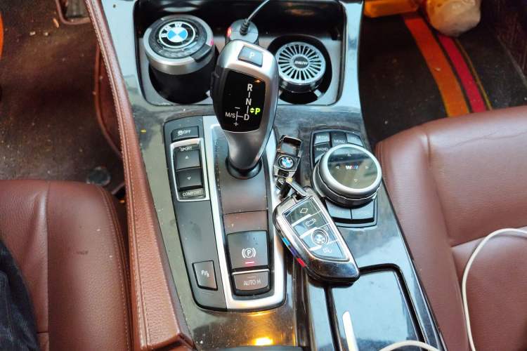 Used BMW 5 Series 2014 525Li Leading Model
