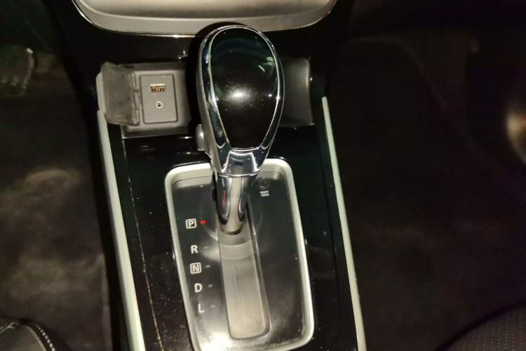 Used Nissan Sylphy 2019 1.6XV CVT Smart Connect Luxury Edition China VI Standard Gear Lever