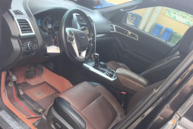 Used Ford Explorer 2013 3.5L Deluxe Model
