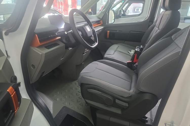 Used Farizon Super VAN 2025 Model, Zhifu Edition, Mid-axle High-roof, 68 kWh, Zhixin Left Front Seat