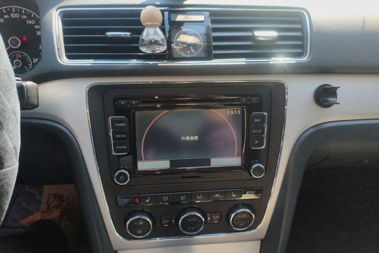 Used Volkswagen Passat 2014 1.8TSI DSG Prestige Navigation Edition Audio And AC Panel