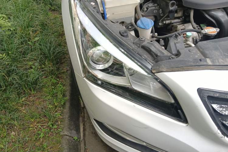 Used Hyundai Mistra 2014 1.8L Automatic Smart GLS Right Front Headlight