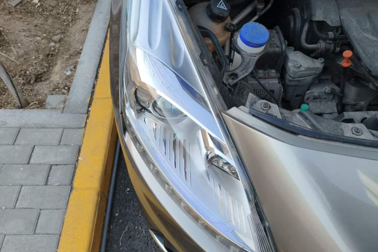 Used Peugeot 3008 2015 2.0L Automatic Classic Edition Right Front Headlight