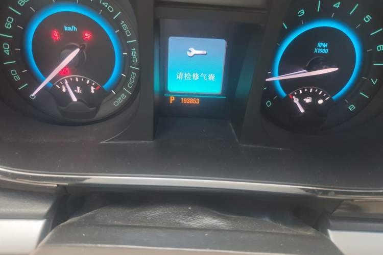 Used Buick GL8 2011 2.4L LT Luxury Business Executive Edition Odometer Close Up