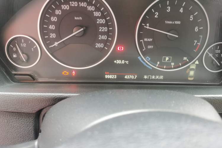 Used BMW 3 Series 2019 320Li Fashion Model Odometer Close Up